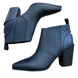 Nwt SENSO leather ankle booties